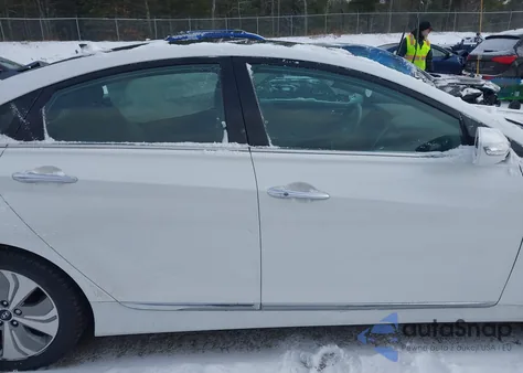 2015 Hyundai Sonata Hybrid Limited z USA, uszkodzony, nr VIN KMHEC4A40FA136889